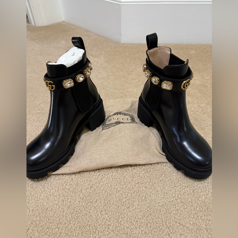 STUNNING!  NEW!  Gucci Trip Logo Strap Chelsea Boot -6.5 - Picture 5 of 14